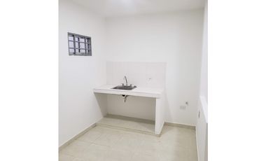 VENTA DE CASA EN LA MARGEN IZQUIERDA DE MONTERA