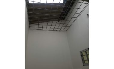 VENTA DE CASA EN LA MARGEN IZQUIERDA DE MONTERA