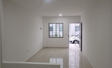 VENTA DE CASA EN LA MARGEN IZQUIERDA DE MONTERA