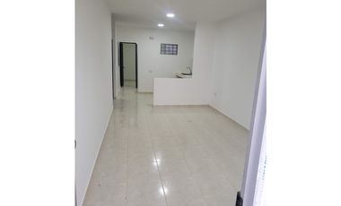 VENTA DE CASA EN LA MARGEN IZQUIERDA DE MONTERA