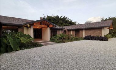 Casa campestre para estrenar en  renta en la ceja (LDC)