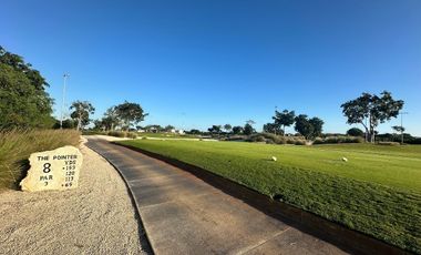 En venta terreno con vista al campo de golf en privada Provincia, Mérida.