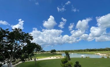 En venta terreno con vista al campo de golf en privada Provincia, Mérida.