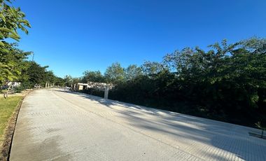 En venta terreno con vista al campo de golf en privada Provincia, Mérida.