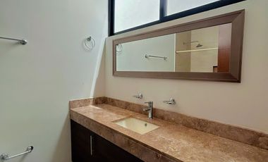 Casa en venta al norte de Mérida en privada residencial zona de Cholul