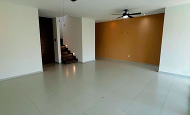 Casa en venta al norte de Mérida en privada residencial zona de Cholul