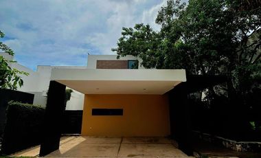 Casa en venta al norte de Mérida en privada residencial zona de Cholul