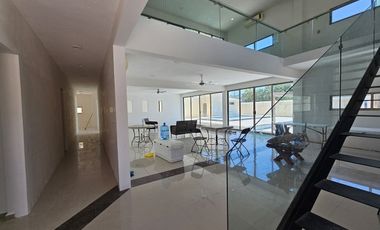 PRECIOSA RESIDENCIA A 300 METROS DEL MAR, EN CHICXULUB PUERTO, PROGRESO.