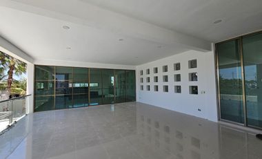 PRECIOSA RESIDENCIA A 300 METROS DEL MAR, EN CHICXULUB PUERTO, PROGRESO.