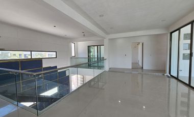 PRECIOSA RESIDENCIA A 300 METROS DEL MAR, EN CHICXULUB PUERTO, PROGRESO.