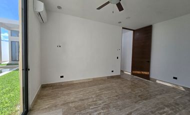 CASA DE UNA PLANTA EN PRIVADA RESIDENCIAL EN XCANATUN AL NORTE DE MERIDA