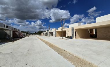 CASA DE UNA PLANTA EN PRIVADA RESIDENCIAL EN XCANATUN AL NORTE DE MERIDA