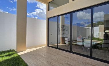 CASA DE UNA PLANTA EN PRIVADA RESIDENCIAL EN XCANATUN AL NORTE DE MERIDA