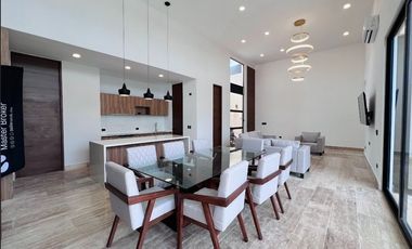 CASA DE UNA PLANTA EN PRIVADA RESIDENCIAL EN XCANATUN AL NORTE DE MERIDA