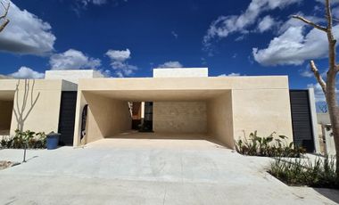 CASA DE UNA PLANTA EN PRIVADA RESIDENCIAL EN XCANATUN AL NORTE DE MERIDA