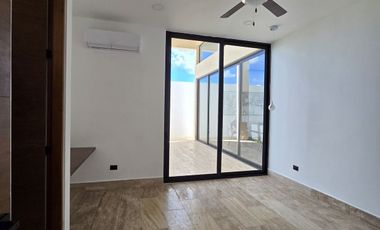 CASA DE UNA PLANTA EN PRIVADA RESIDENCIAL EN XCANATUN AL NORTE DE MERIDA