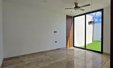 CASA DE UNA PLANTA EN PRIVADA RESIDENCIAL EN XCANATUN AL NORTE DE MERIDA