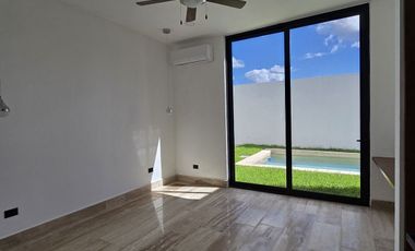 CASA DE UNA PLANTA EN PRIVADA RESIDENCIAL EN XCANATUN AL NORTE DE MERIDA