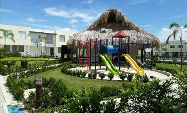 Venta De Espectacular Casa esquinera en Girardot