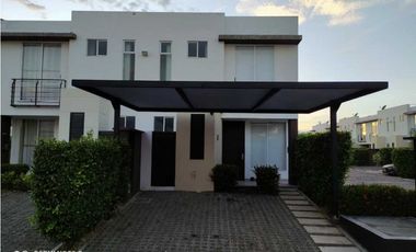 Venta De Espectacular Casa esquinera en Girardot