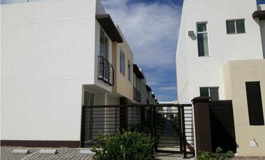 Venta De Espectacular Casa esquinera en Girardot