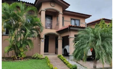 CASA EN ALQUILER EN VERSALLES COSTA SUR AMOBLADA 250MTS2 3 REC RTC