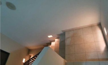 CASA EN ALQUILER EN VERSALLES COSTA SUR AMOBLADA 250MTS2 3 REC RTC