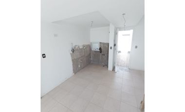 DÚPLEX 2 Y 3 AMBIENTES — Zona Villa Primera