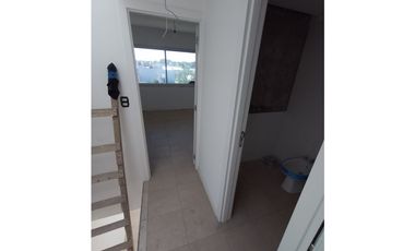 DÚPLEX 2 Y 3 AMBIENTES — Zona Villa Primera
