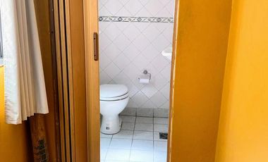 Duplex amplio. Luminoso.  5 dormitorios, 2 baños por escalera