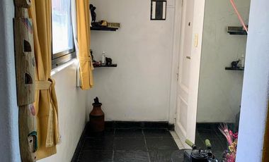 Duplex amplio. Luminoso.  5 dormitorios, 2 baños por escalera