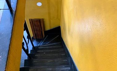 Duplex amplio. Luminoso.  5 dormitorios, 2 baños por escalera