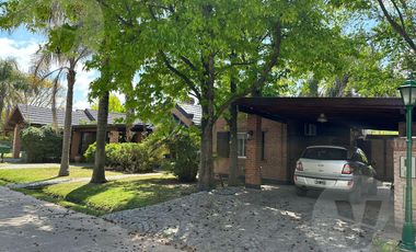 Casa en venta - Barrio Campos de Echeverría, Canning