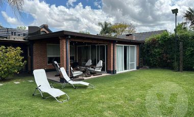 Casa en venta - Barrio Campos de Echeverría, Canning