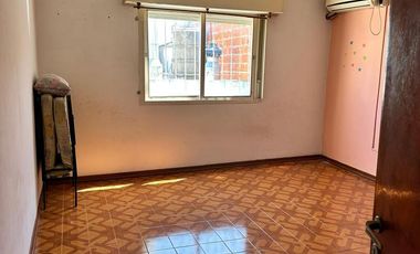 Venta Galpón-Local 220M² C/Piso 4 Amb.   en Ramos Mejia