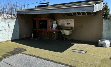 Venta Galpón-Local 220M² C/Piso 4 Amb.   en Ramos Mejia