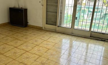 Venta Galpón-Local 220M² C/Piso 4 Amb.   en Ramos Mejia
