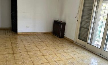 Venta Galpón-Local 220M² C/Piso 4 Amb.   en Ramos Mejia