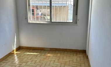 Venta Galpón-Local 220M² C/Piso 4 Amb.   en Ramos Mejia