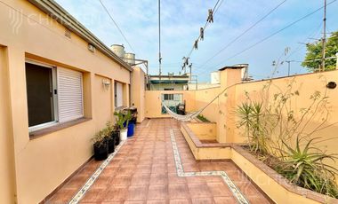 Departamento en venta, en  planta alta. 2 dormitorios + terraza + quincho