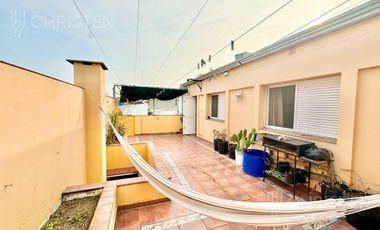 Departamento en venta, en  planta alta. 2 dormitorios + terraza + quincho