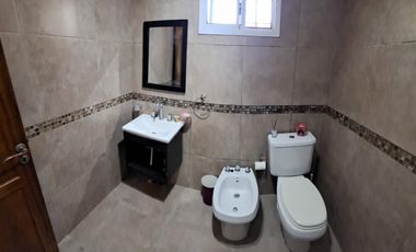 Venta de casaquinta en Barrio Los Viejos Ombues  Florencio Varela. OPORTUNIDAD