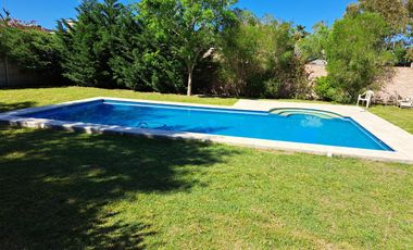 Venta de casaquinta en Barrio Los Viejos Ombues  Florencio Varela. OPORTUNIDAD