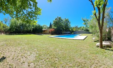 Venta de casaquinta en Barrio Los Viejos Ombues  Florencio Varela. OPORTUNIDAD