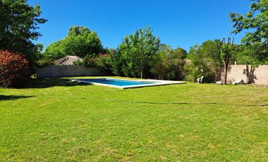 Venta de casaquinta en Barrio Los Viejos Ombues  Florencio Varela. OPORTUNIDAD