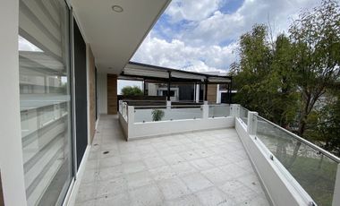 Bonita Casa en Lomas de Angelópolis. Junto a área verde.