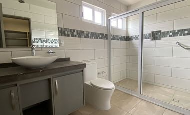 Bonita Casa en Lomas de Angelópolis. Junto a área verde.