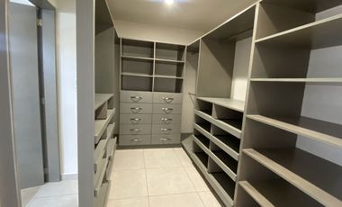 Bonita Casa en Lomas de Angelópolis. Junto a área verde.