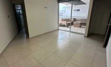 Bonita Casa en Lomas de Angelópolis. Junto a área verde.