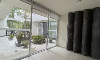 Bonita Casa en Lomas de Angelópolis. Junto a área verde.